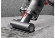 Пылесос Dyson Cyclone V10 Absolute: Мини-электрощётка для уборки шерсти, волос, и удаления аллергенов.